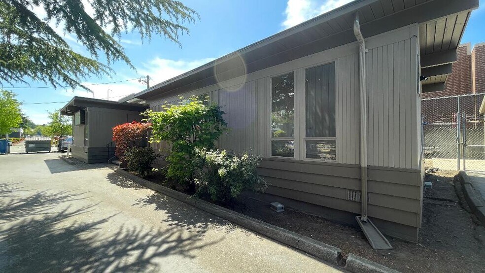 3715 Factoria Blvd SE, Bellevue, WA à louer - Photo du bâtiment - Image 2 de 14