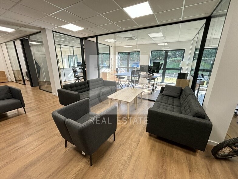 Office in Rillieux-la-Pape for lease - Interior Photo - Image 1 of 11