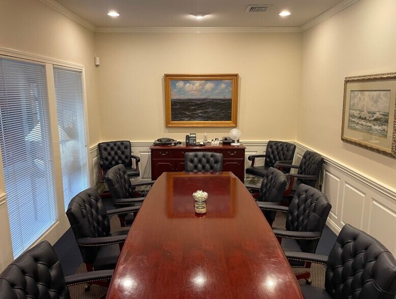 1370 S County Trl, East Greenwich, RI à louer - Photo intérieure - Image 2 de 8