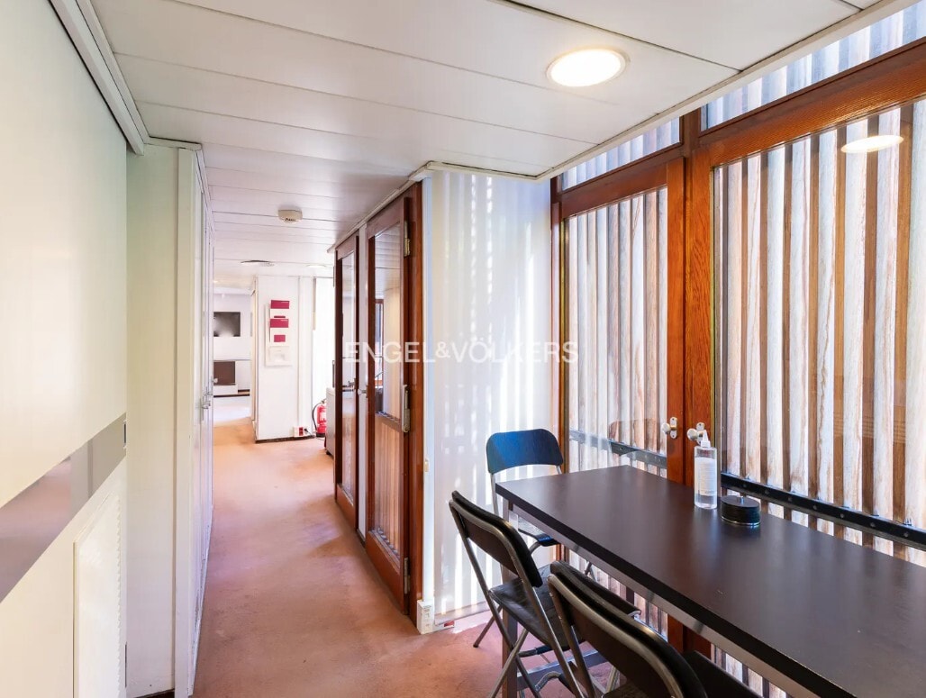 Office/Retail in Barcelona, Barcelona for lease Interior Photo- Image 1 of 4