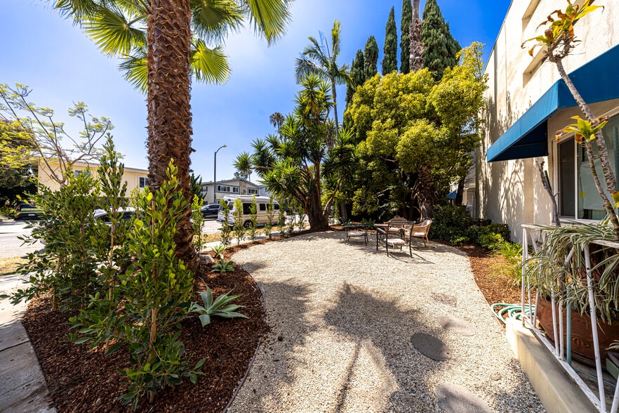 3722 Mentone Ave, Los Angeles, CA for sale - Building Photo - Image 3 of 16