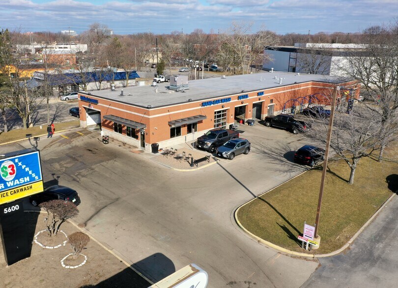 5600 New Wilke Rd, Rolling Meadows, IL à vendre - Photo du bâtiment - Image 3 de 46