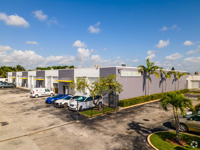 20250-20268 NE 15th Ct, Miami, FL for lease - Building Photo - Image 2 of 13