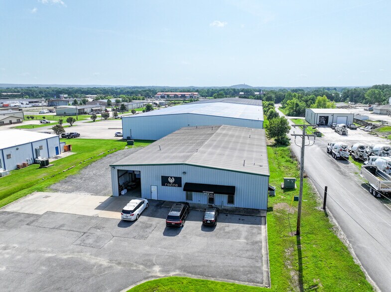 170 Exchange Ave, Conway, AR à louer - Photo du bâtiment - Image 1 de 3