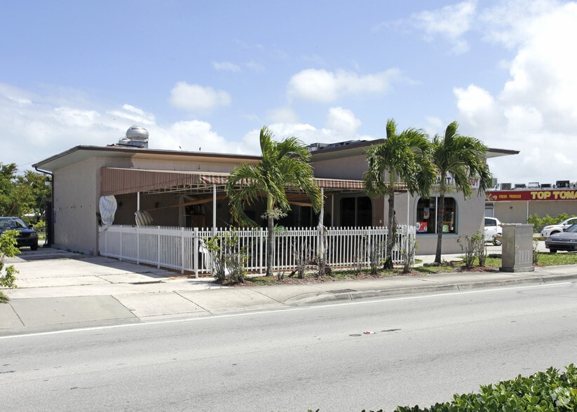 14005 W Dixie Hwy, North Miami, FL for lease - Building Photo - Image 2 of 3