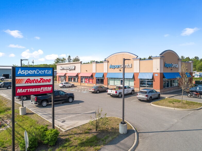 208 High St, Ellsworth, ME à vendre - Photo du bâtiment - Image 3 de 8