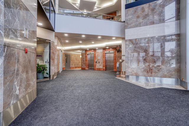 1425 Rte Transcanadienne, Dorval, QC for lease - Lobby - Image 2 of 12