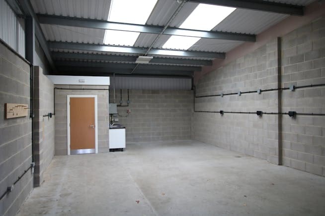 Station Rd, Poole for lease Interior Photo- Image 1 of 1