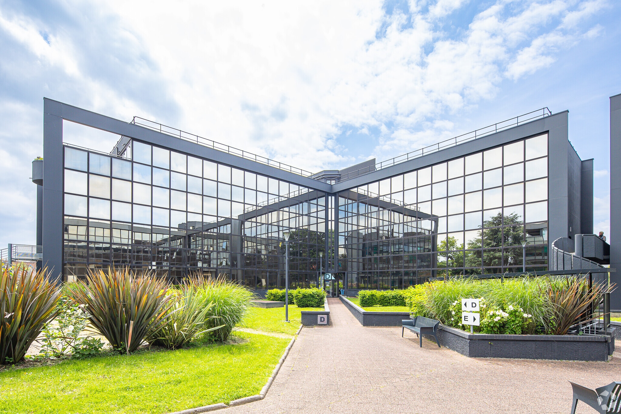 1 Bis Rue Du Petit-Clamart, Vélizy-Villacoublay à louer Photo principale- Image 1 de 3