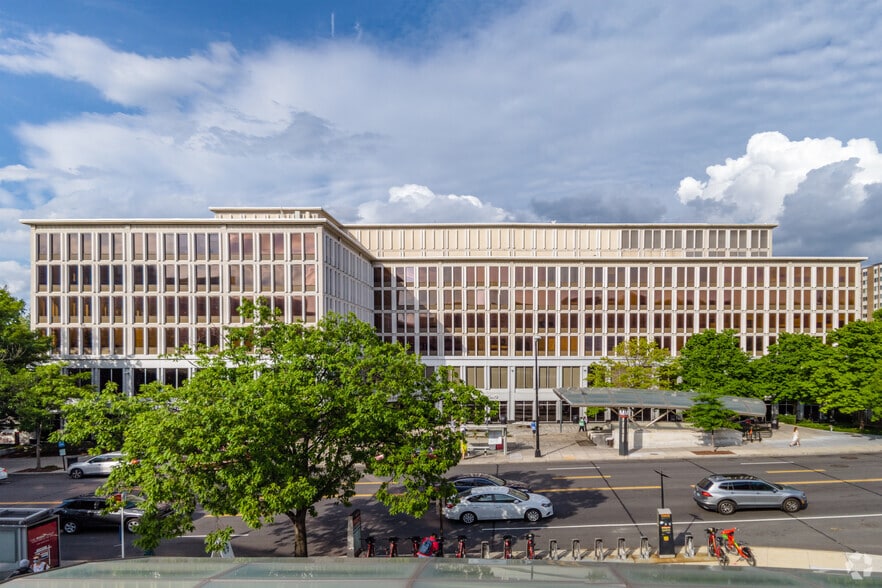 4301 Connecticut Ave NW, Washington, DC à louer - Photo du bâtiment - Image 3 de 8