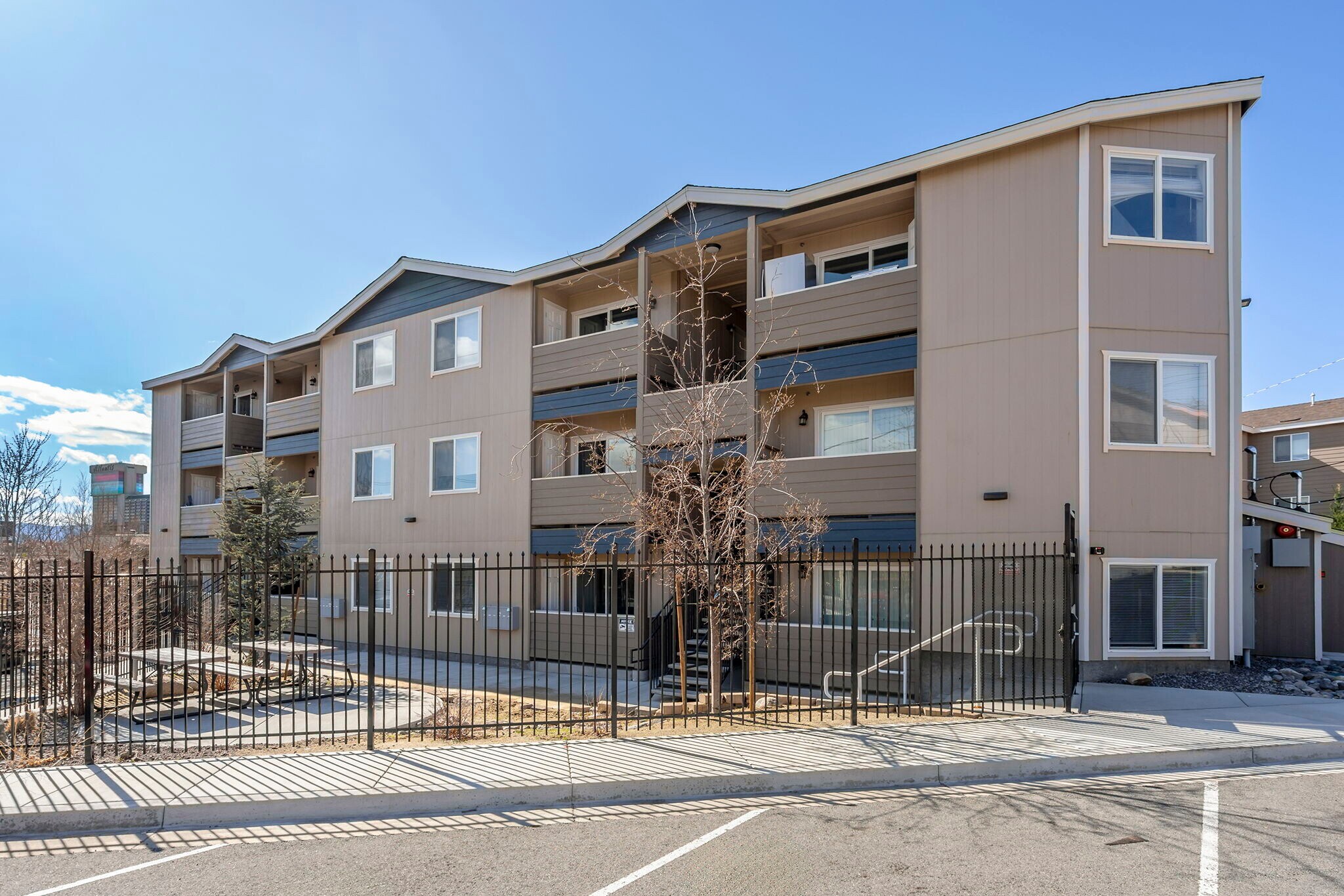 15 Gentry Way, Reno, NV à vendre Photo du bâtiment- Image 1 de 1