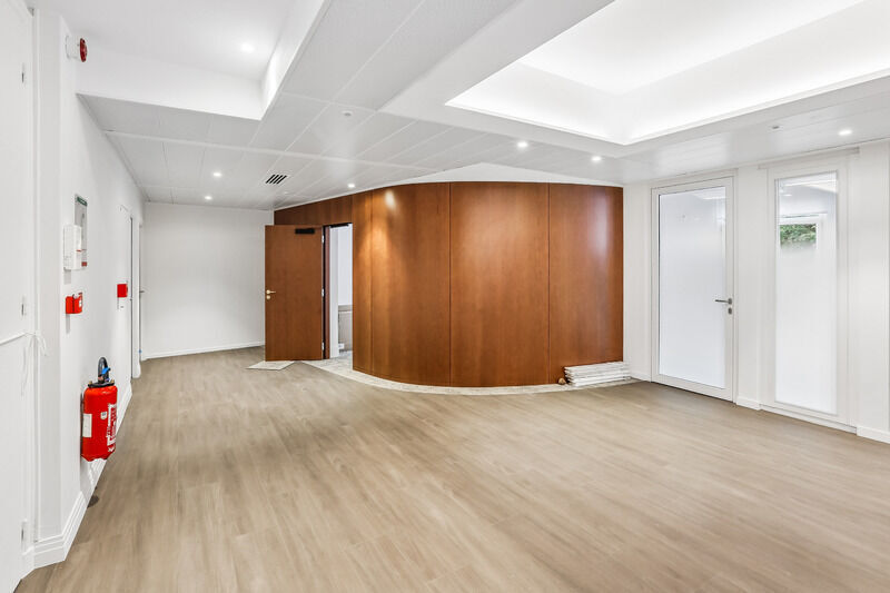 2-4 Rue Lord Byron, Paris for lease - Interior Photo - Image 3 of 6