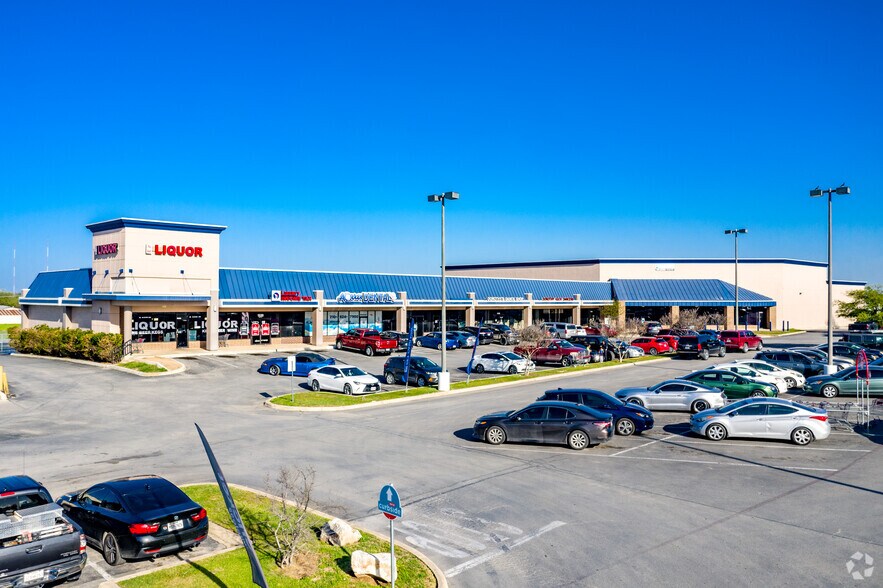 1500-1532 Austin Hwy, San Antonio, TX à louer - Photo du bâtiment - Image 2 de 8