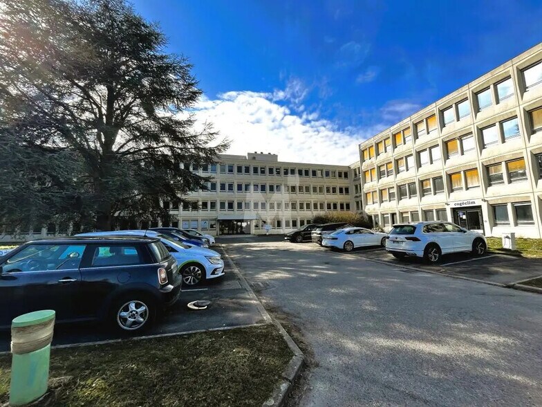 Bureau dans Ris-Orangis à louer - Photo du bâtiment - Image 1 de 16