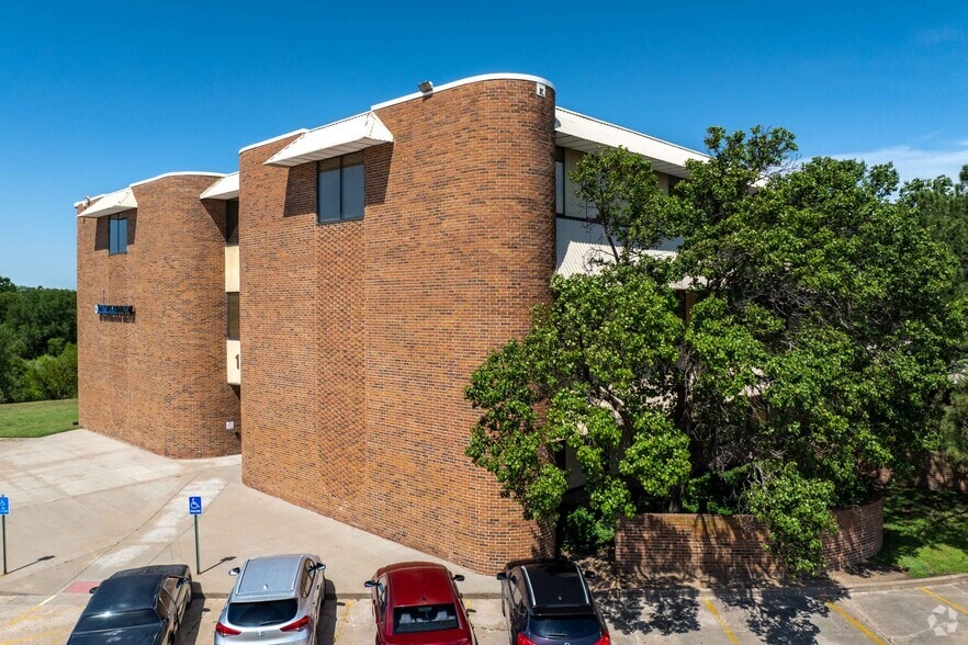 1919 N Amidon St, Wichita, KS for lease - Primary Photo - Image 1 of 13