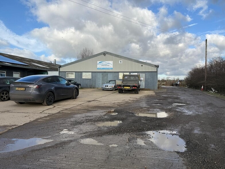 Verney Rd, Buckingham à vendre - Photo du bâtiment - Image 3 de 3