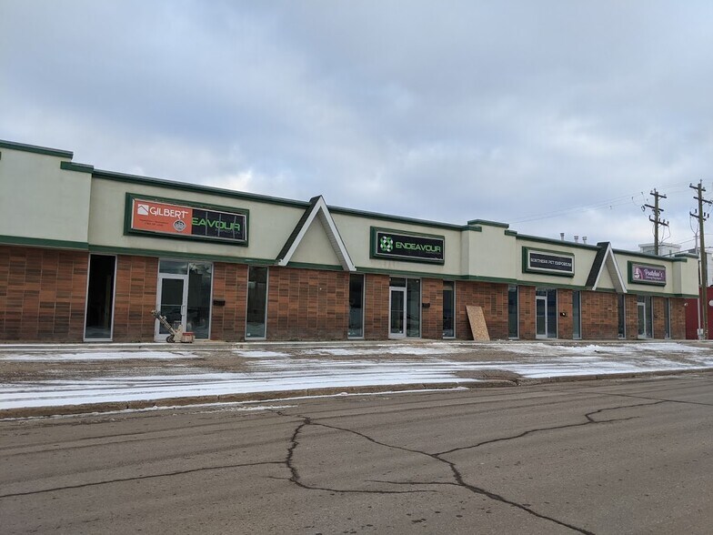 8308 Fraser Ave, Fort McMurray, AB à vendre - Photo du bâtiment - Image 2 de 32