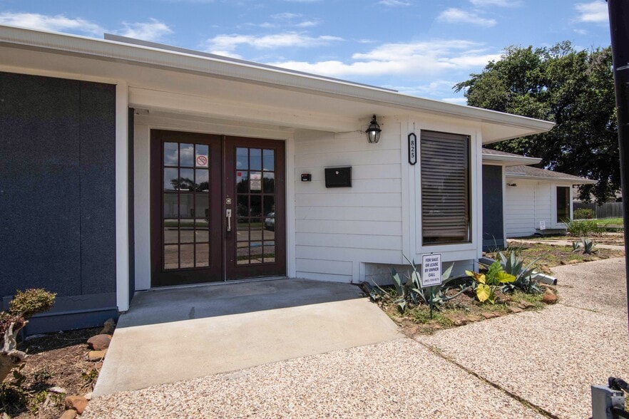 825 Fairmont Pkwy, Pasadena, TX for sale - Primary Photo - Image 1 of 35