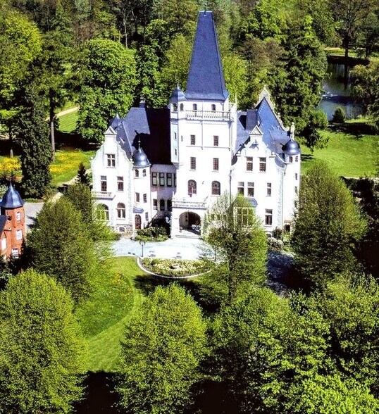  à vendre - Photo du bâtiment - Image 2 de 10