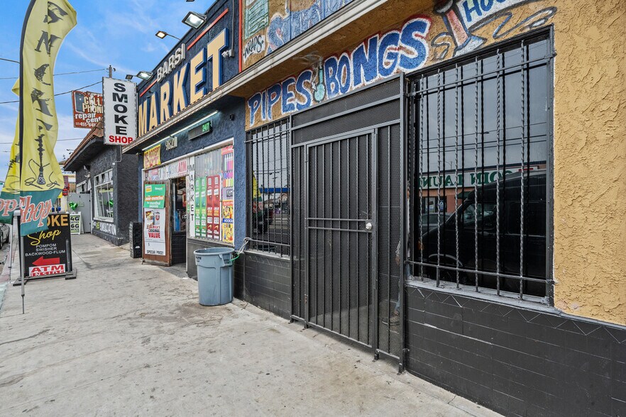 9819 S Normandie Ave, Los Angeles, CA à vendre - Photo du bâtiment - Image 3 de 15