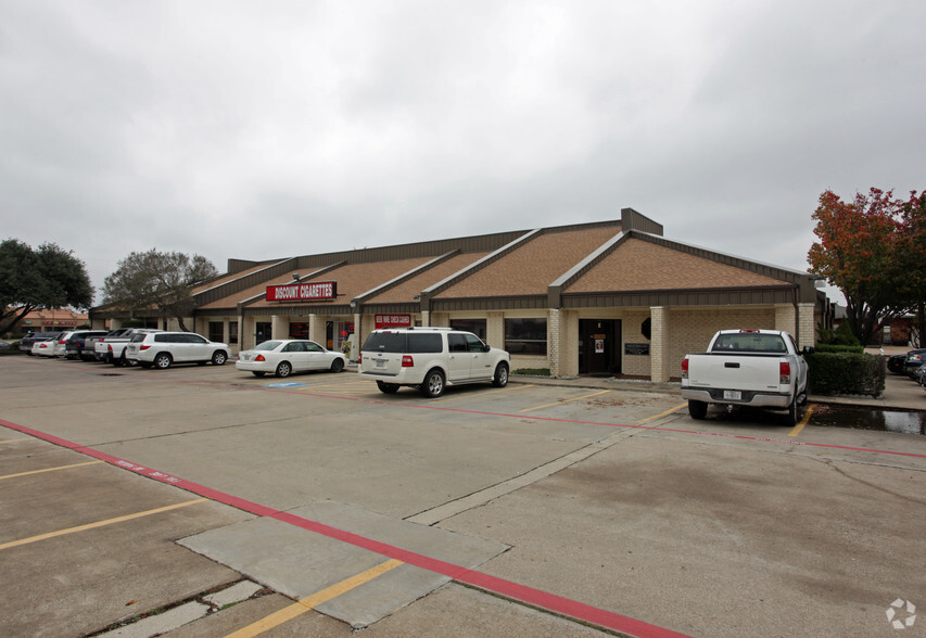 929 W Pioneer Pky, Grand Prairie, TX for lease - Building Photo - Image 2 of 3