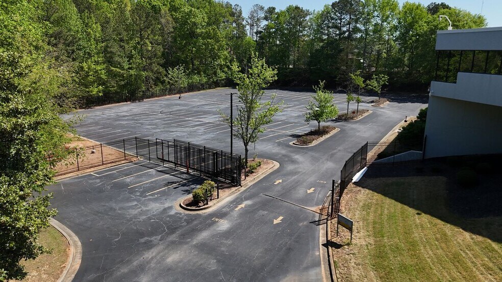 5190 Snapfinger Woods Dr, Decatur, GA à louer - Photo du bâtiment - Image 2 de 6
