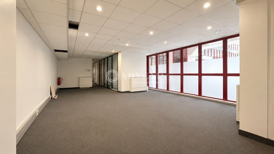 Office in Paris for sale - Interior Photo - Image 3 of 34