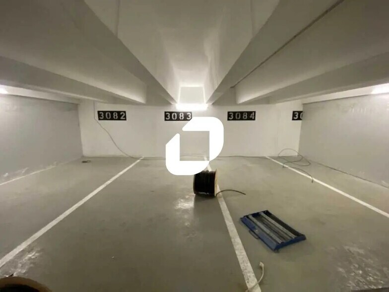 Industrial in Lormont for lease - Interior Photo - Image 1 of 1