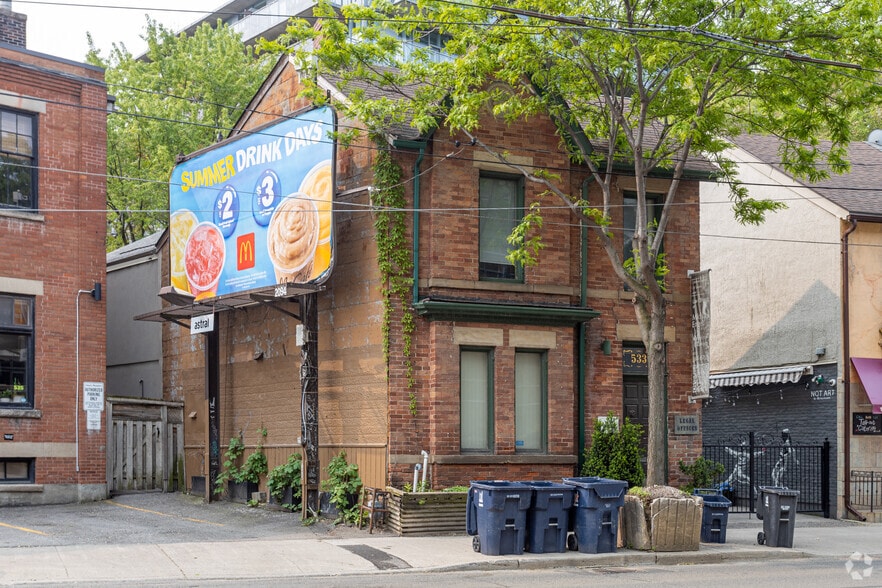 533 Queen St E, Toronto, ON à louer - Photo du bâtiment - Image 2 de 2