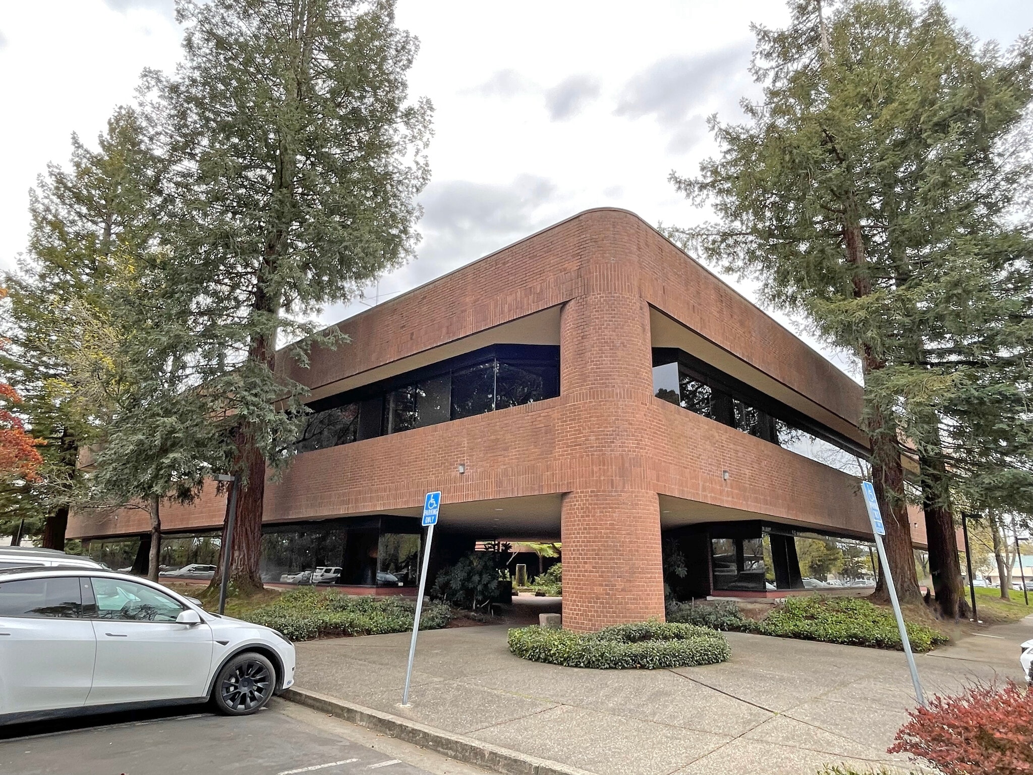 1160 N Dutton Ave, Santa Rosa, CA for lease Primary Photo- Image 1 of 6