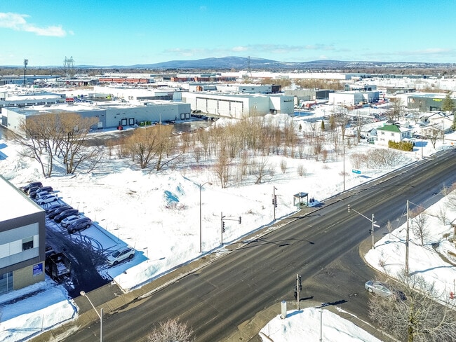 Plus de détails pour 6295 Boul De L'ormière, Québec, QC - Industriel à louer