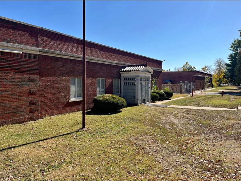 123 Belmont Blvd portefeuille de 4 propriétés à vendre sur LoopNet.ca - Photo du bâtiment - Image 2 de 11