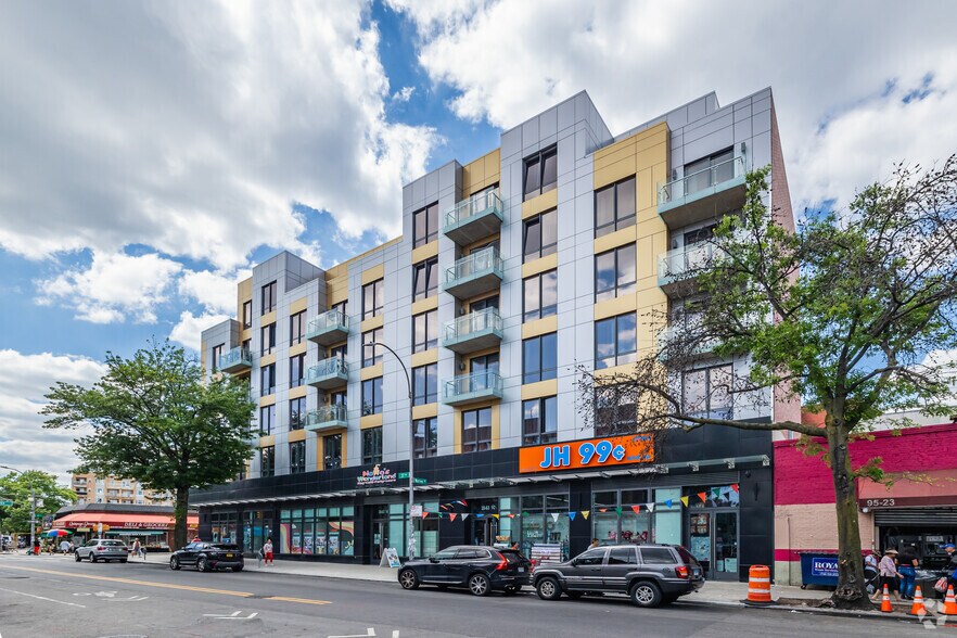 9501 37th Ave, Flushing, NY à louer - Photo du bâtiment - Image 2 de 30