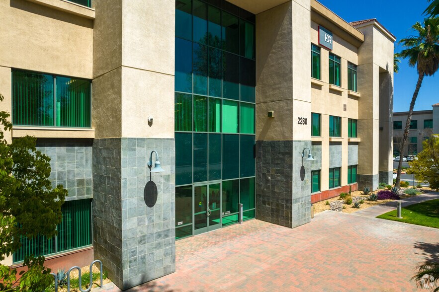 2280 Market St, Riverside, CA à louer - Photo du bâtiment - Image 2 de 8