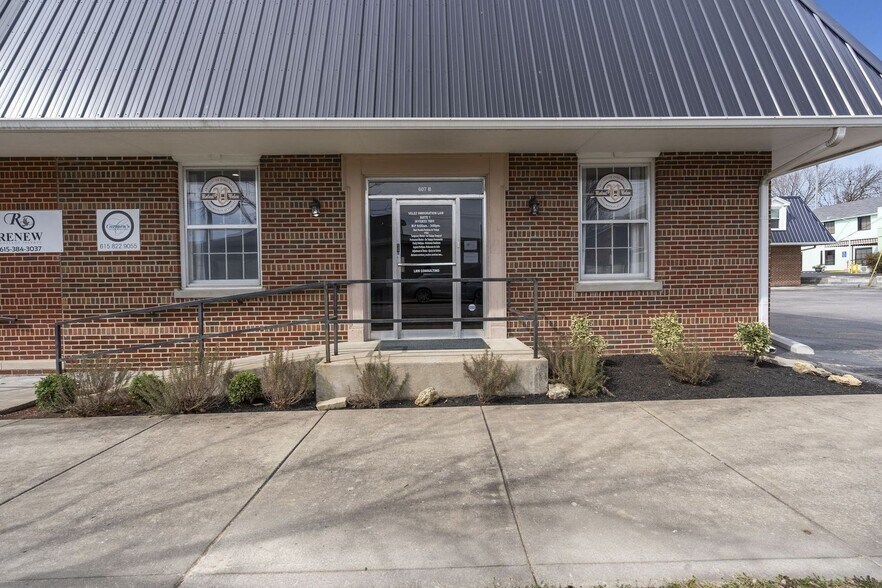607 Locust St, Springfield, TN à vendre - Photo du bâtiment - Image 3 de 6