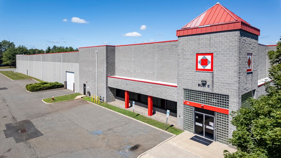 35 Commerce Dr, Somerset, NJ à louer - Photo du bâtiment - Image 2 de 2