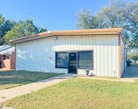 116 N 2nd St, Noble, OK à louer Photo du bâtiment- Image 1 de 22