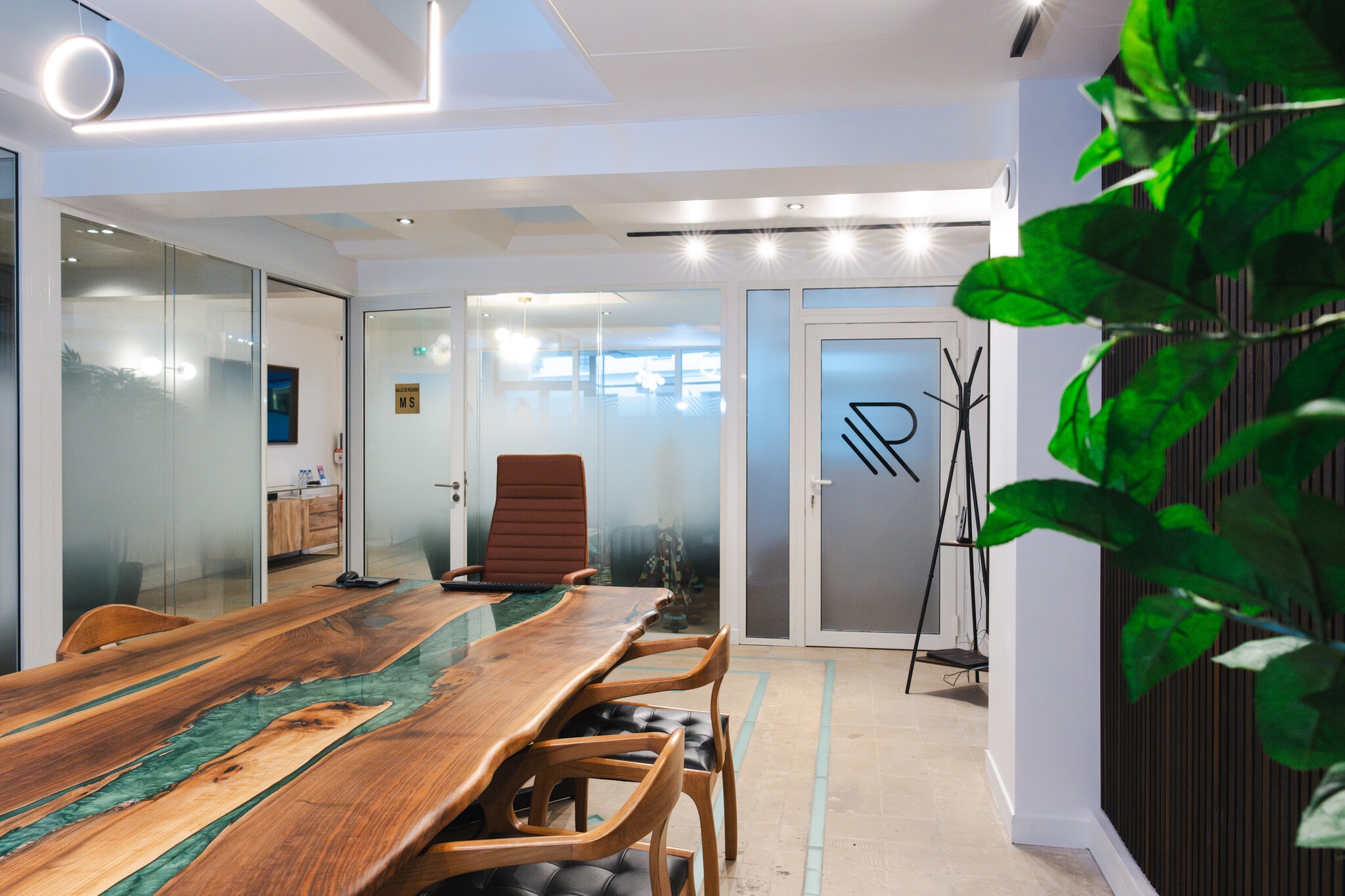 Rue de la République, Puteaux for lease Interior Photo- Image 1 of 5