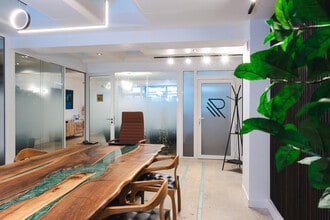 Rue de la République, Puteaux for lease Interior Photo- Image 1 of 5