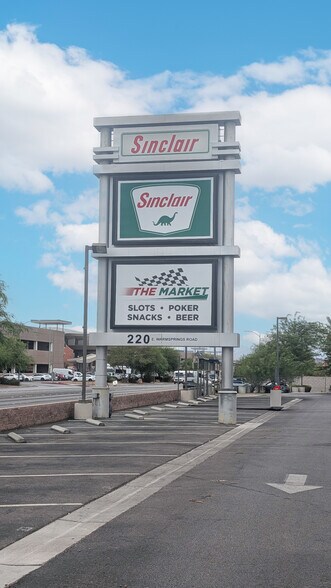 220 E Warm Springs Rd, Las Vegas, NV à louer - Photo du bâtiment - Image 3 de 5