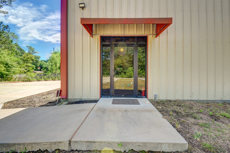 24396 FM 2090 Rd, Splendora, TX à vendre - Photo du bâtiment - Image 3 de 53