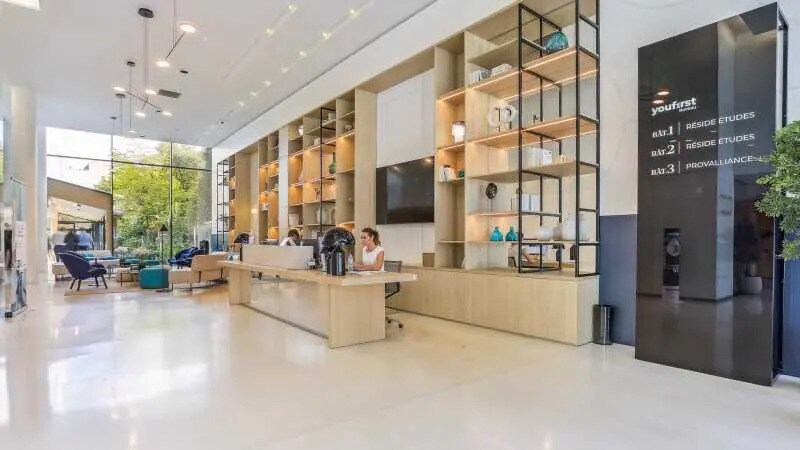 96-104 avenue Charles de Gaulle, Neuilly-sur-Seine for lease - Lobby - Image 2 of 9