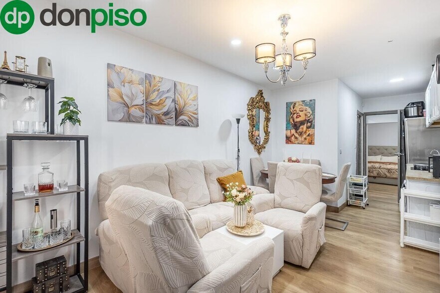 Calle Carmen de Icaza, 3, Granada, Granada for sale - Primary Photo - Image 1 of 17