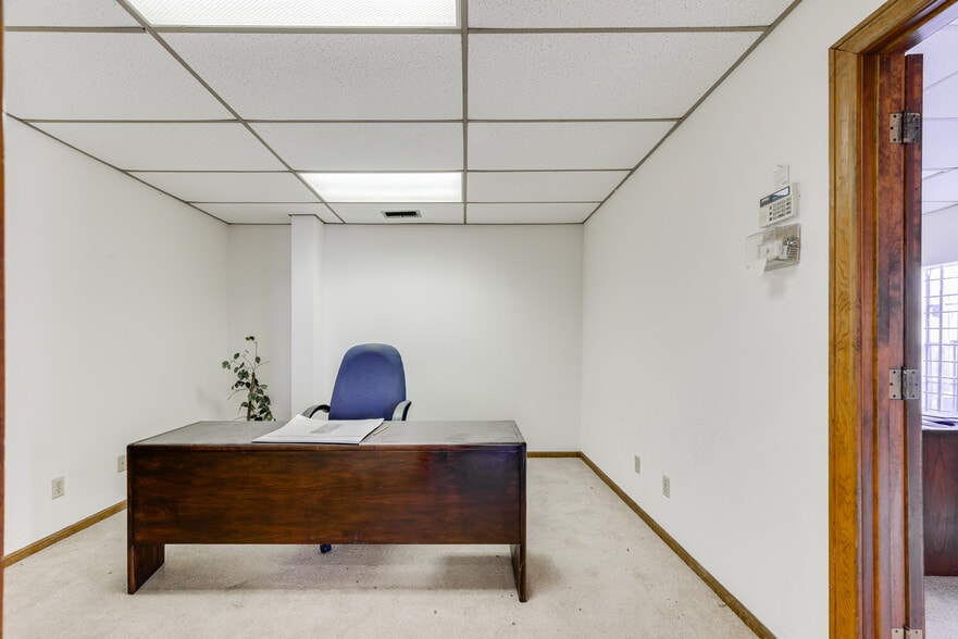 EXI Industrial Park portfolio of 2 properties for sale on LoopNet.ca - Interior Photo - Image 3 of 122