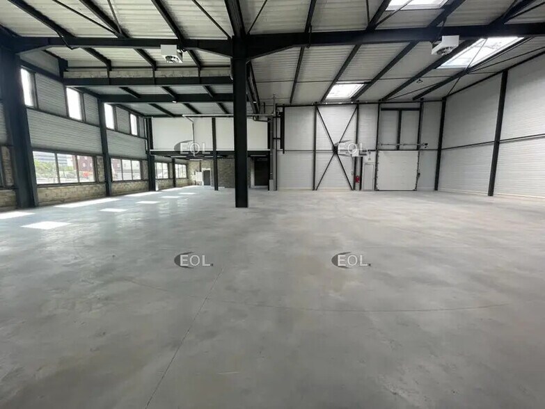 Flex in Gennevilliers for sale - Building Photo - Image 3 of 11
