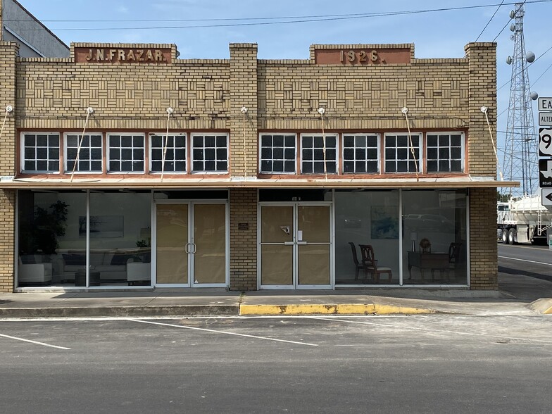 101 E Main St, Eagle Lake, TX for sale - Building Photo - Image 1 of 1