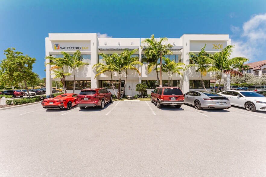 7601 N Federal Hwy, Boca Raton, FL à louer - Photo du bâtiment - Image 2 de 15