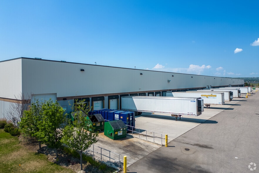 572 Aero Dr NE, Calgary, AB for lease - Building Photo - Image 2 of 6