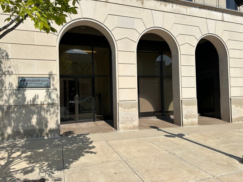 103 Lincolnway, Valparaiso, IN à louer - Photo du bâtiment - Image 2 de 2