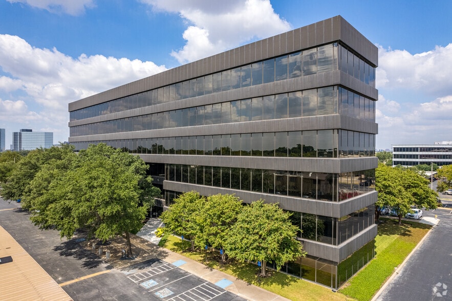 5720 Lyndon B Johnson Fwy, Dallas, TX for lease - Building Photo - Image 2 of 6